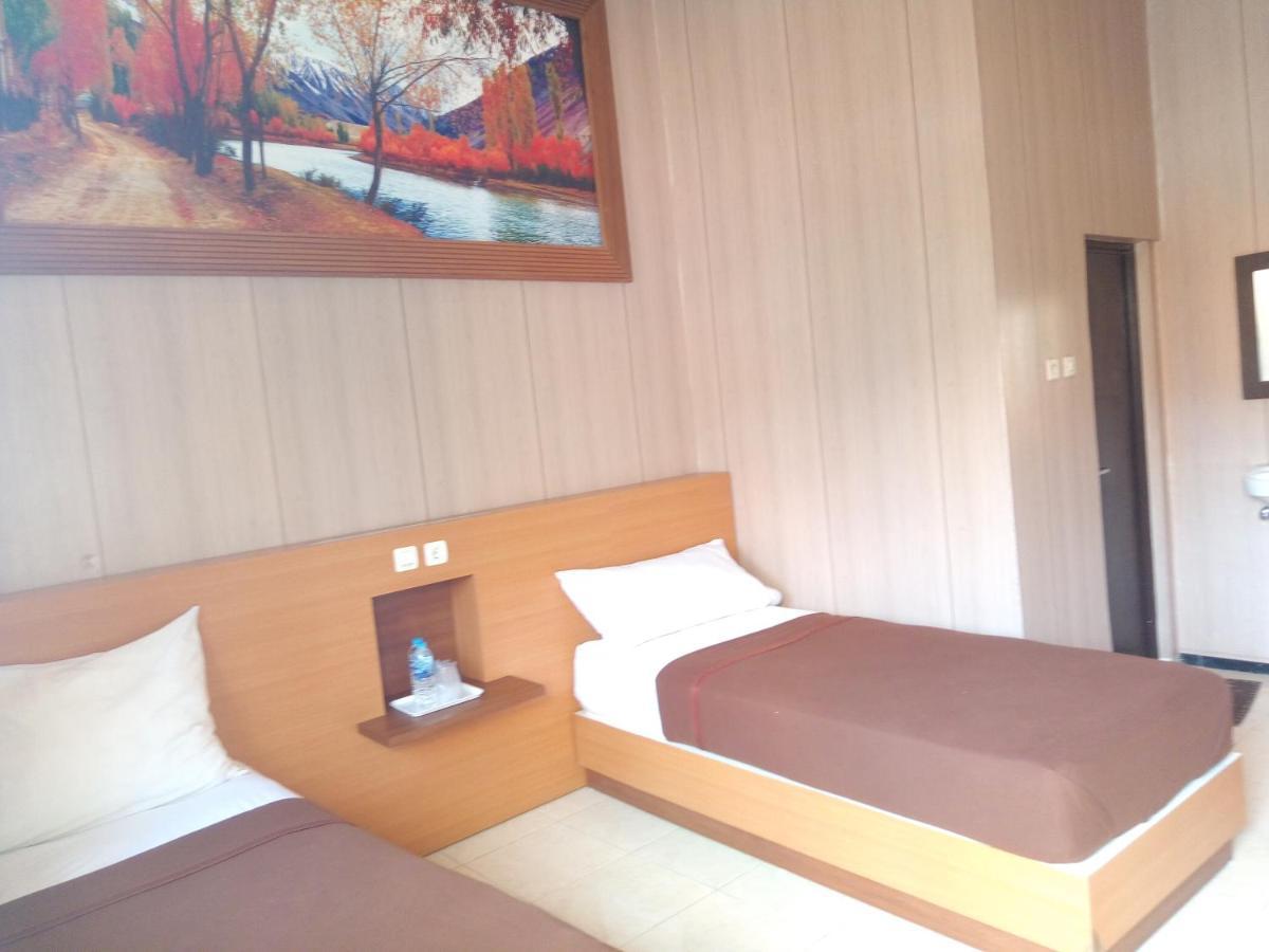 Hotel Kencana Rembang Zimmer foto